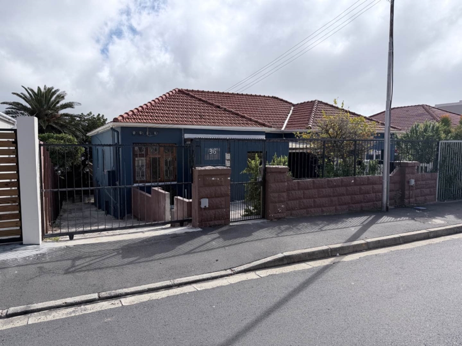 To Let 3 Bedroom Property for Rent in Vredehoek Western Cape